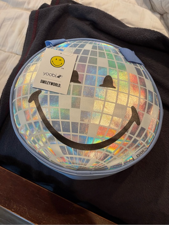 Yoobi Other - Yoobi Holographic Silver Smiley Lunchbox with Light Blue Trim